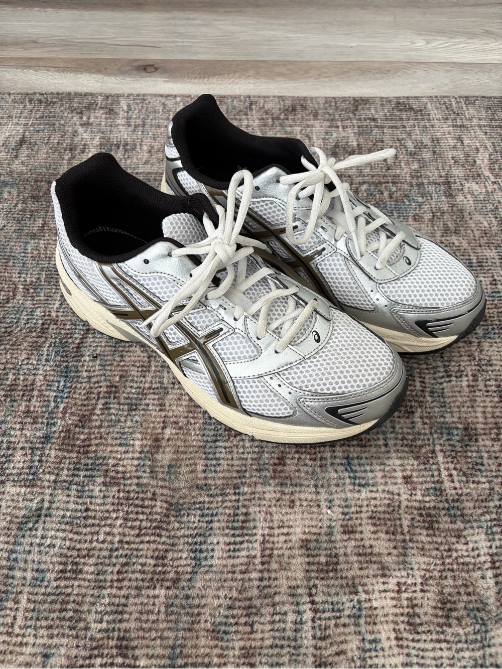 ASICS Men's White & Silver Running Shoes Size US 11